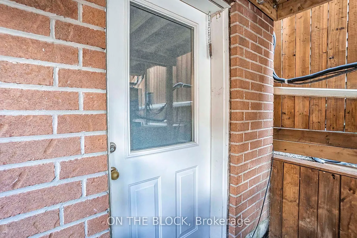 Building Photo - 49 Leslie St #BASEMENT