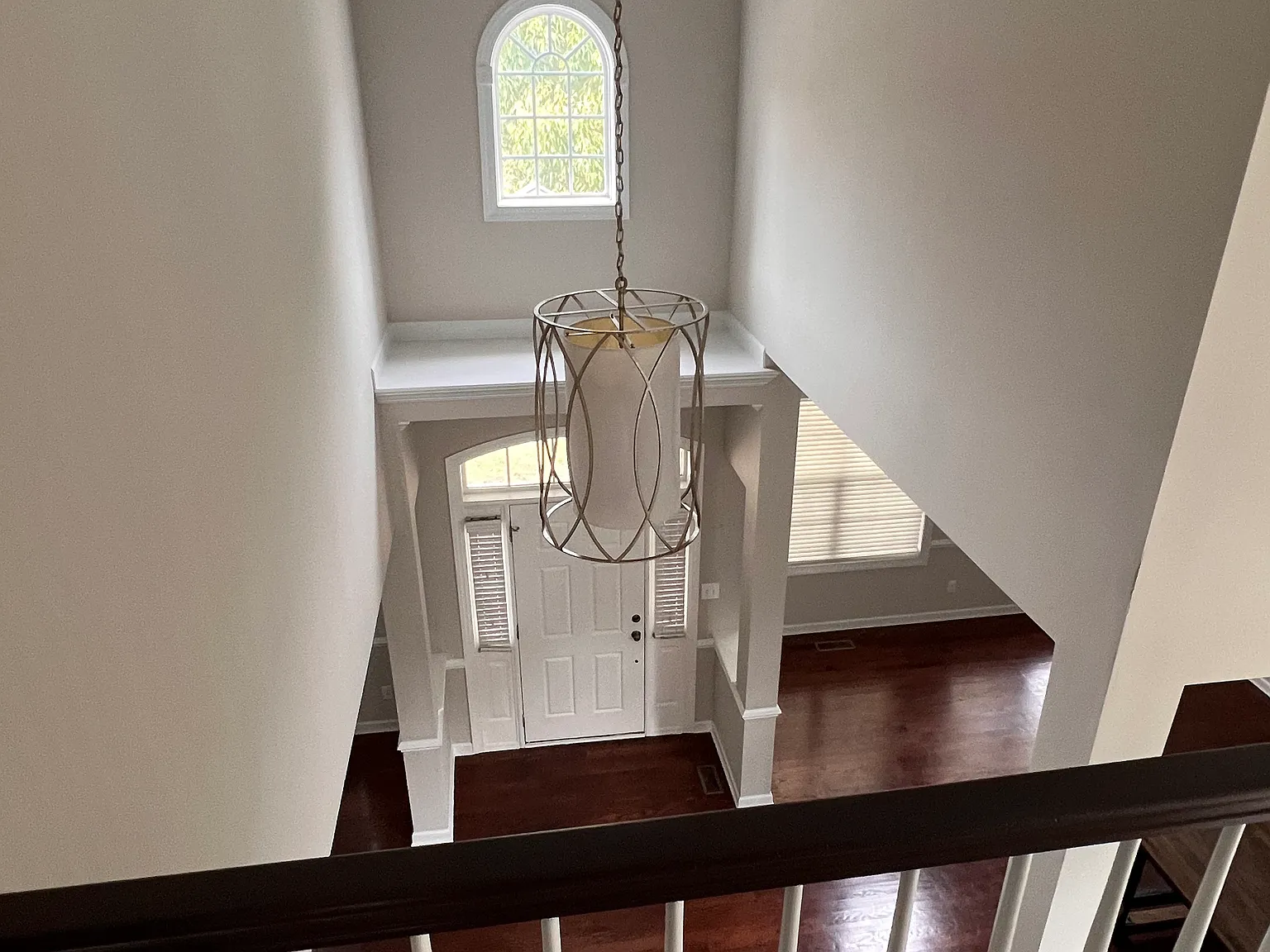 5 bed, 3687 sqft, $3,980 — Photo 4