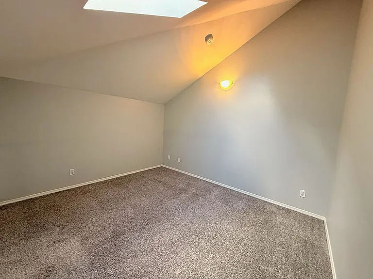 Ludlow Apartments — Photo 45