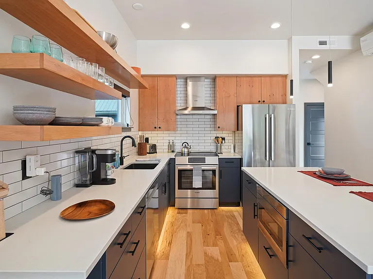 36 SW Roosevelt Ave — Photo 8