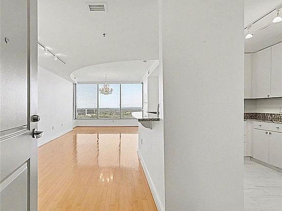 4th image of 3338 Peachtree Rd NE