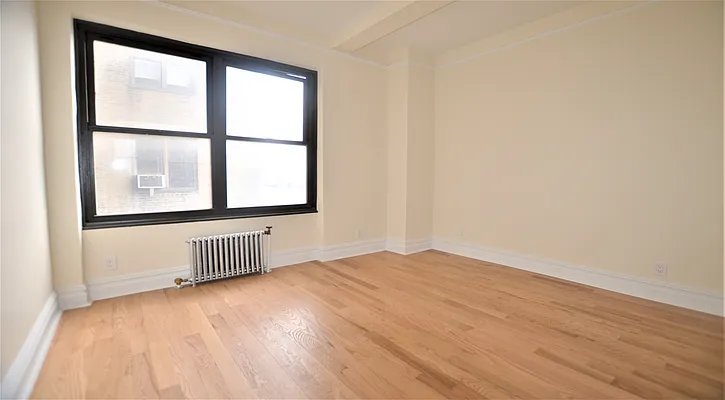 Rented by Manhattan Realty Group | media 10