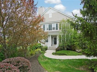 20 Turnberry Ct, Monroe, NY