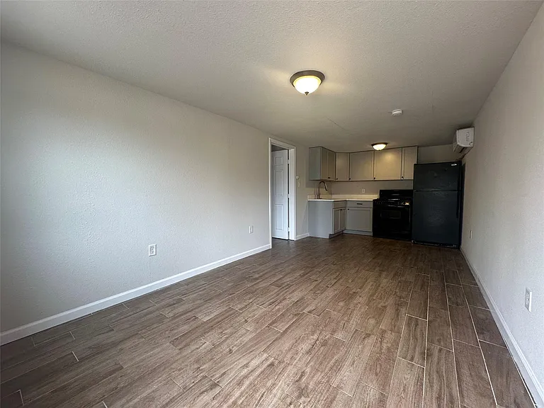 605 E Hunnicutt St #A — Photo 6
