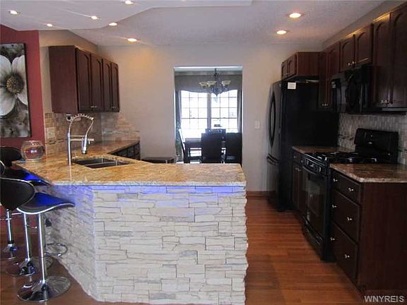 5th image of 36 Summerfield Dr