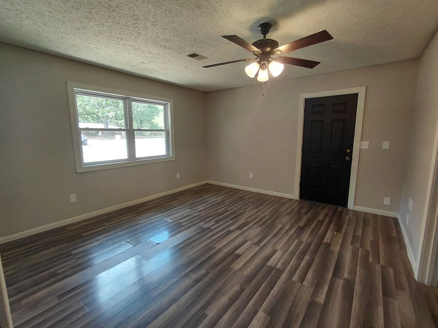 Home with privacy — Photo 2