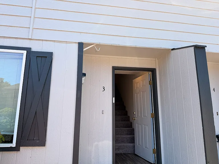 421 37th St SE #3 — Photo 10