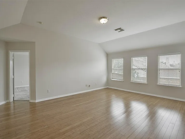 15707 Sandisfield Ln — Photo 18