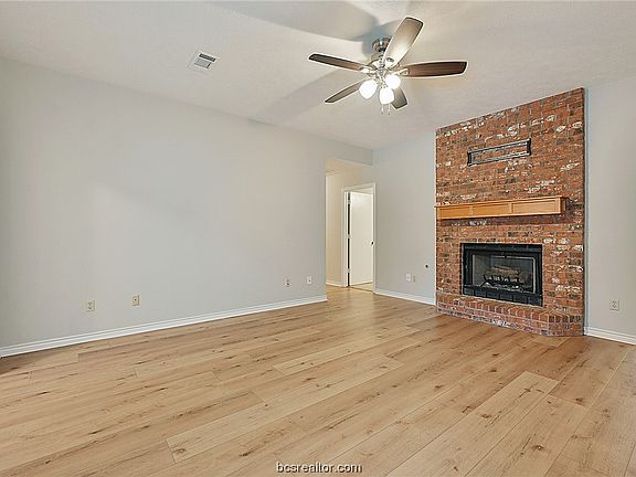 2nd image of 4008 Hunter Creek Dr