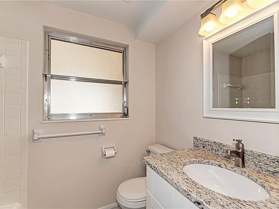 4th image of 1412 E Gate Dr