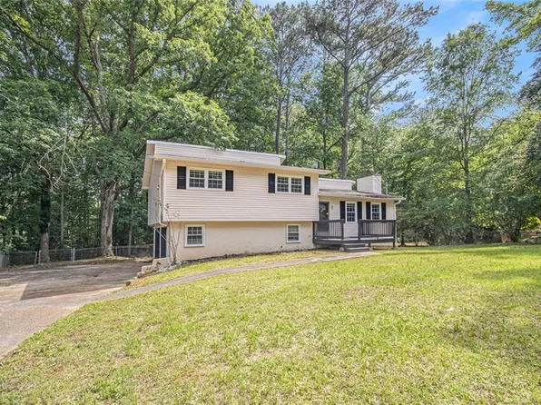 155 S Meadowcliff Cir, Carrollton, GA 30116