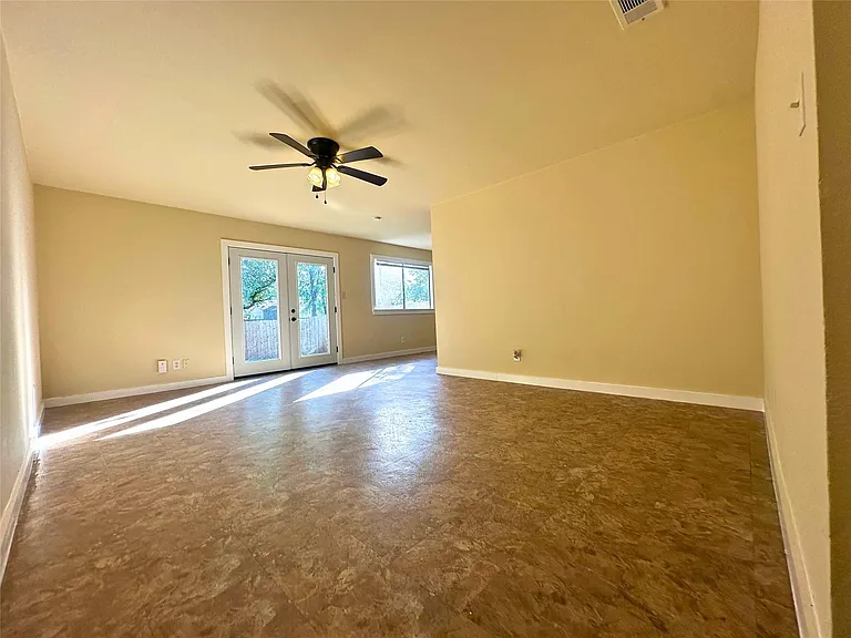 2525 Dovemeadow Dr — Photo 12
