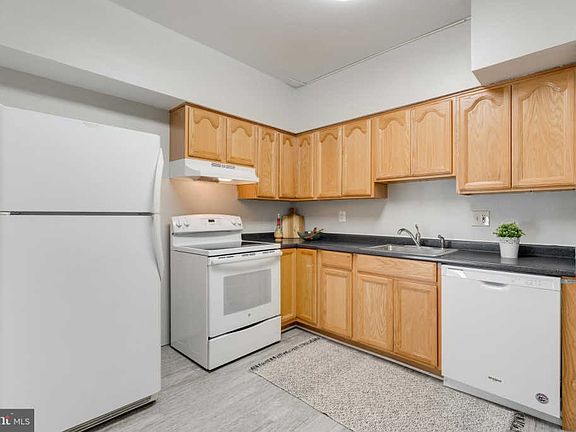 3rd image of 12865 Cara Dr #27-C