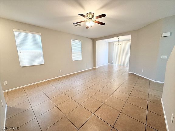 5th image of 422 Redruth Dr