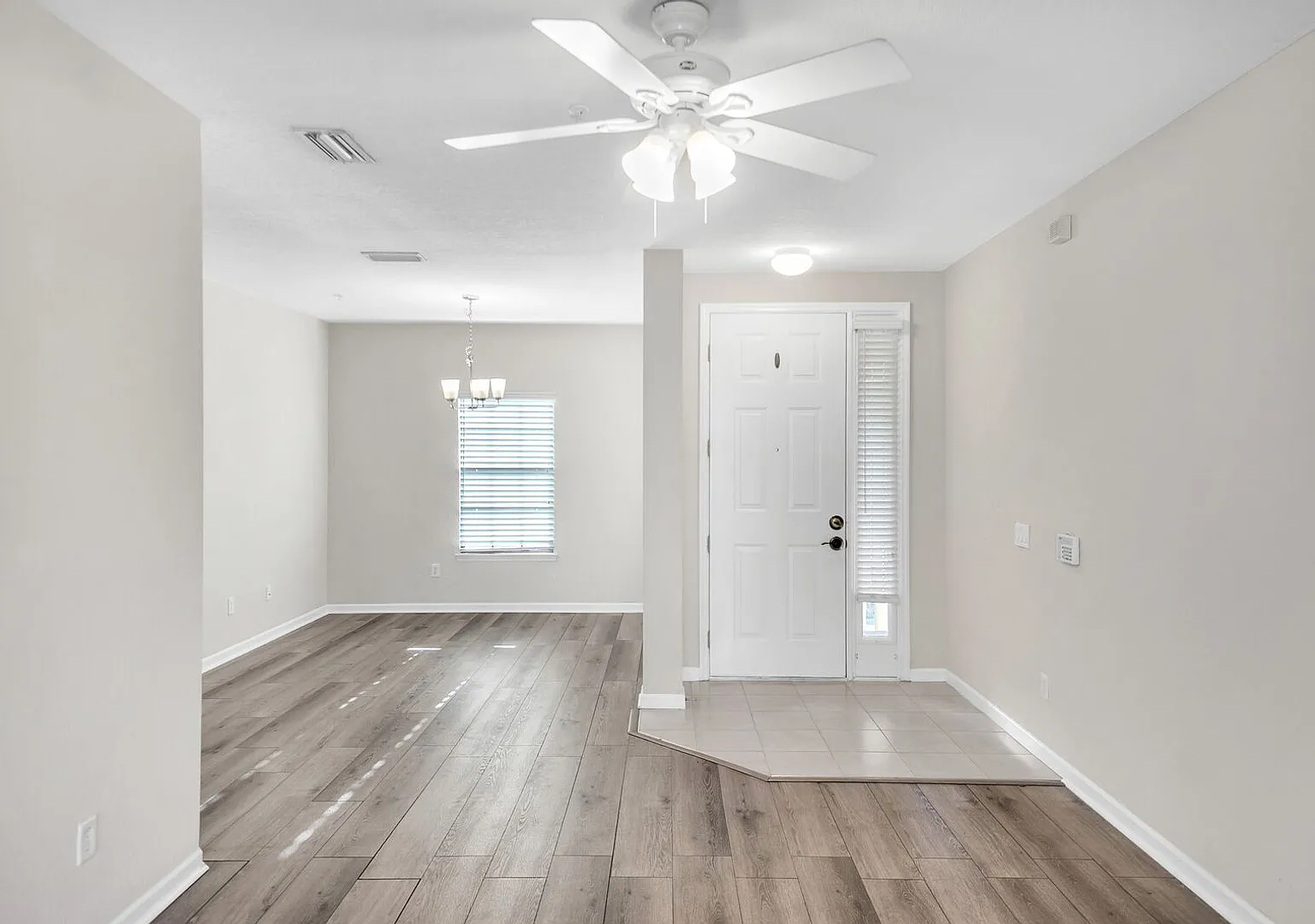 Welcome to this 2 bedroom, 2 bathroom condo in the wonderful community of Palencia. — Photo 3