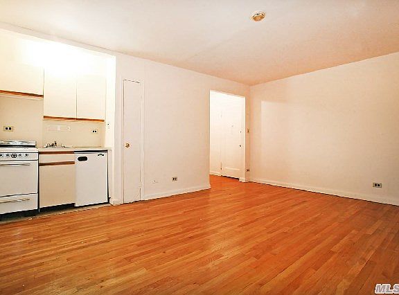 5th image of 2721 Kings Hwy APT 1J