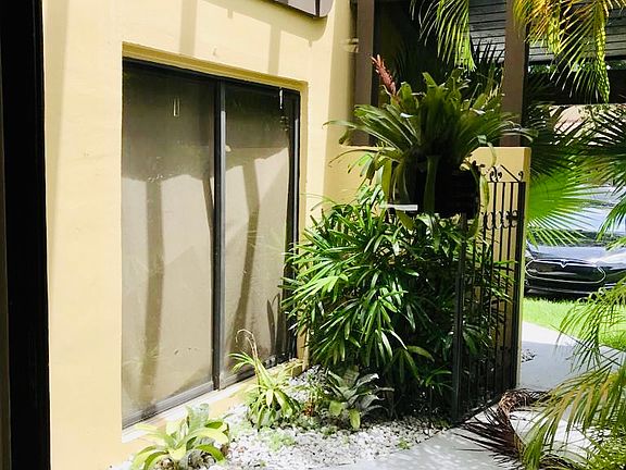 3rd image of 3409 Torremolinos Ave