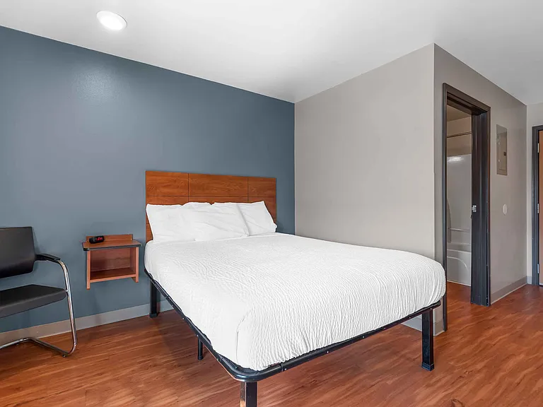 Studio Suite - 1 Queen Bed