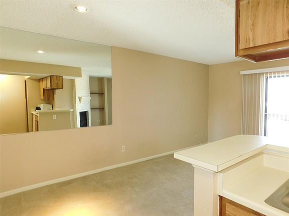 3rd image of 3919 Fairmont Pkwy APT 210