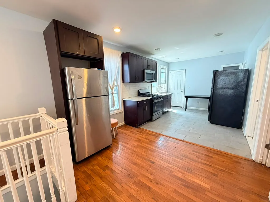 4 bed, $2,800 — Photo 2