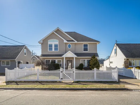 732 Sunrise Avenue, Bellmore, NY 11710