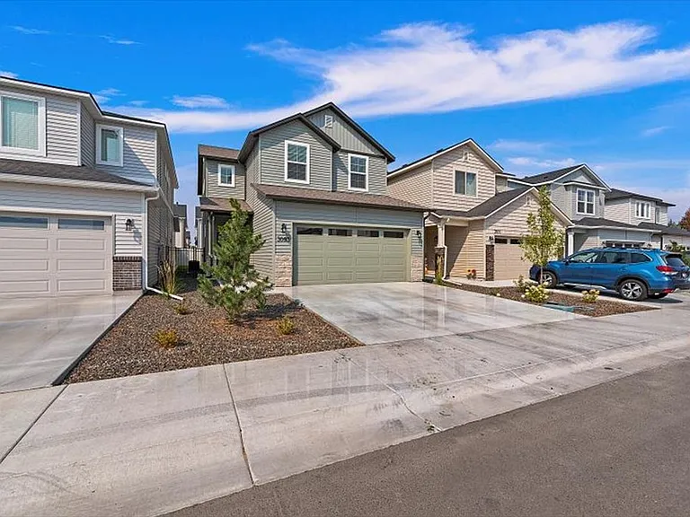 3093 N Summermoon Ave — Photo 3