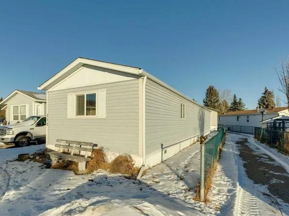 3223 83rd St NW #512, Calgary, AB T3B 5N1