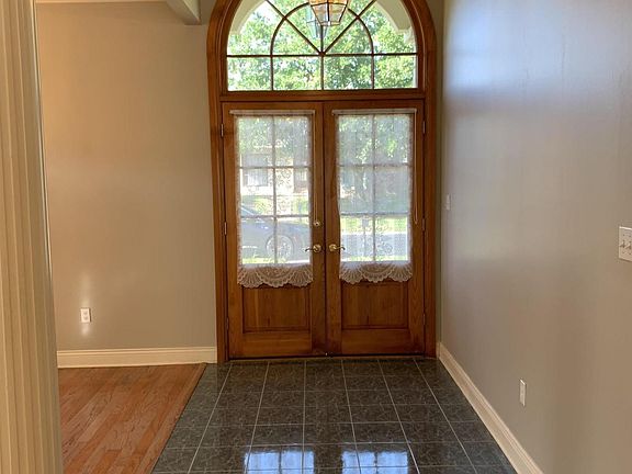 4th image of 10116 Glen View Ave