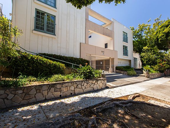 3rd image of 2621 S Centinela Ave #18