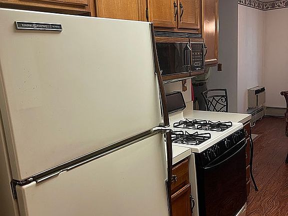 4th image of 2 Elmwood Park Dr APT 411