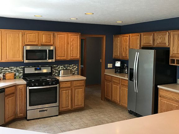 3rd image of 7037 Oak Tree Dr S