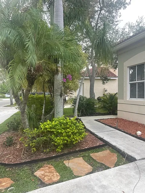 3 bed, 1628 sqft, $3,990 — Photo 3