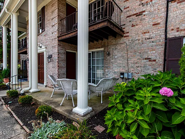 503 Logsdon Ct, Douglass Hills, KY 40243