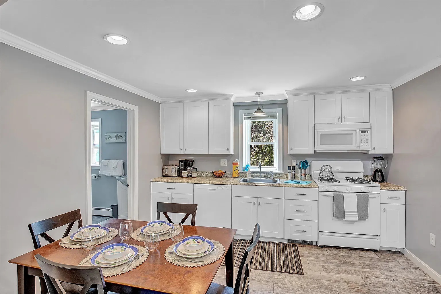 2 bed, 984 sqft, $2,250 — Photo 3