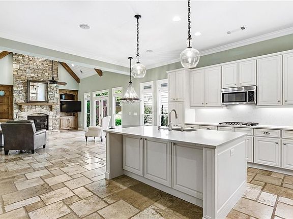 2nd image of 2901 Gateland Sq