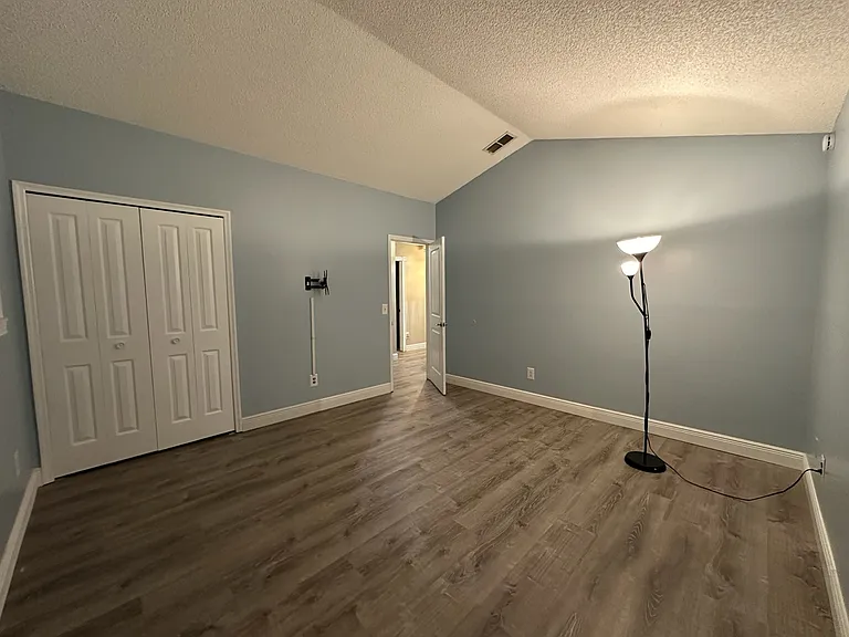 1724 Chatham Cir — Photo 15