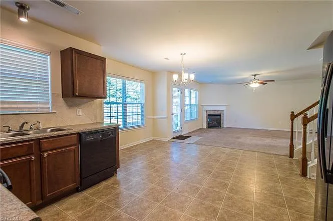 2110 Longburn Dr — Photo 25