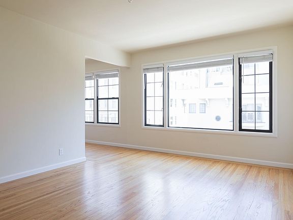 3rd image of 2649 Polk St #4