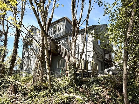 2nd image of 6423 SW Raab Rd