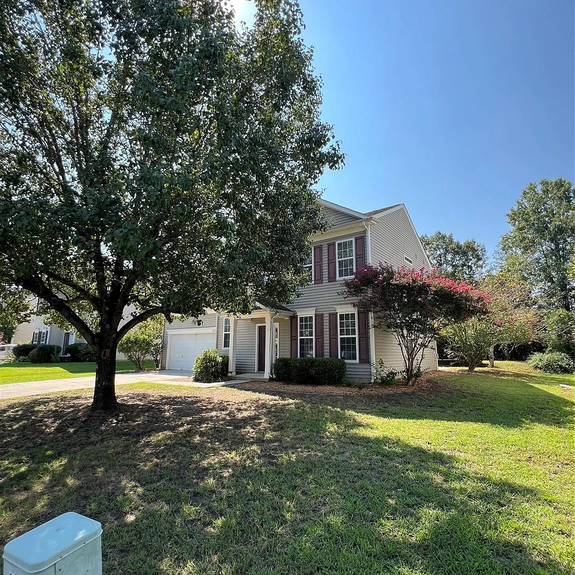3 bed, 2.5 bath, 1884 sqft, $2,125 — Photo 2