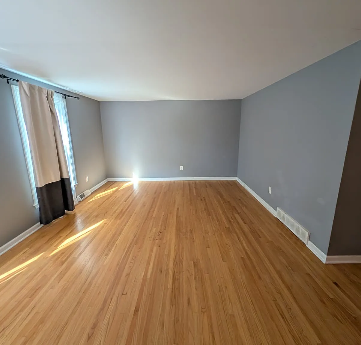 3 bed, 1170 sqft, $2,200 — Photo 1