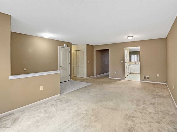 4th image of 28 Golden Willows Ave #1000