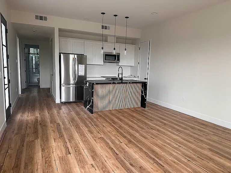 3 bed, 1200 sqft, $3,950 — Photo 1
