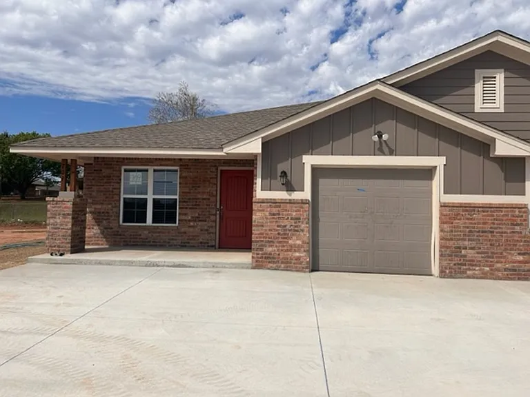 709 League Cir — Photo 1