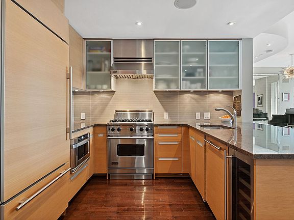 5th image of 462 W 58th St APT 8A
