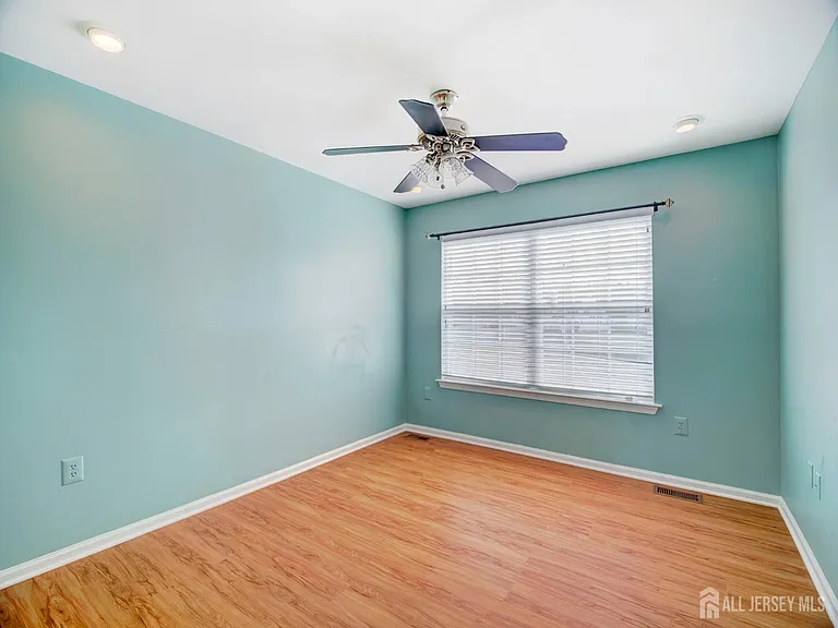 8 Mulberry Ct — Photo 17