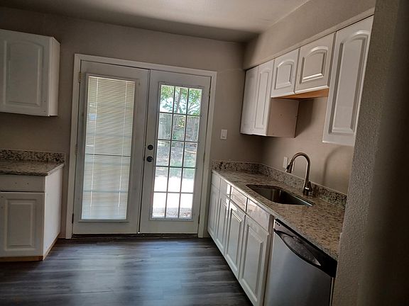 3rd image of 1822 Granada Ave