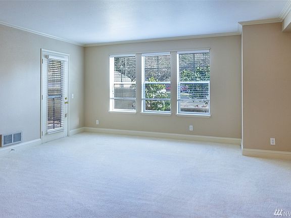 4th image of 3941 226th Pl SE APT 104
