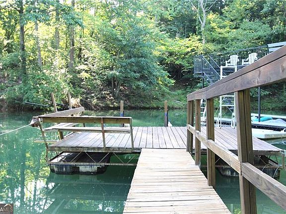3rd image of 4040 Merritt Dr