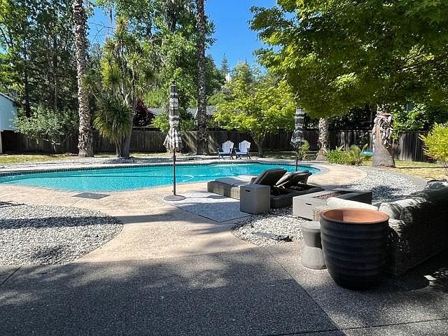 1st image of 839 Solana Dr